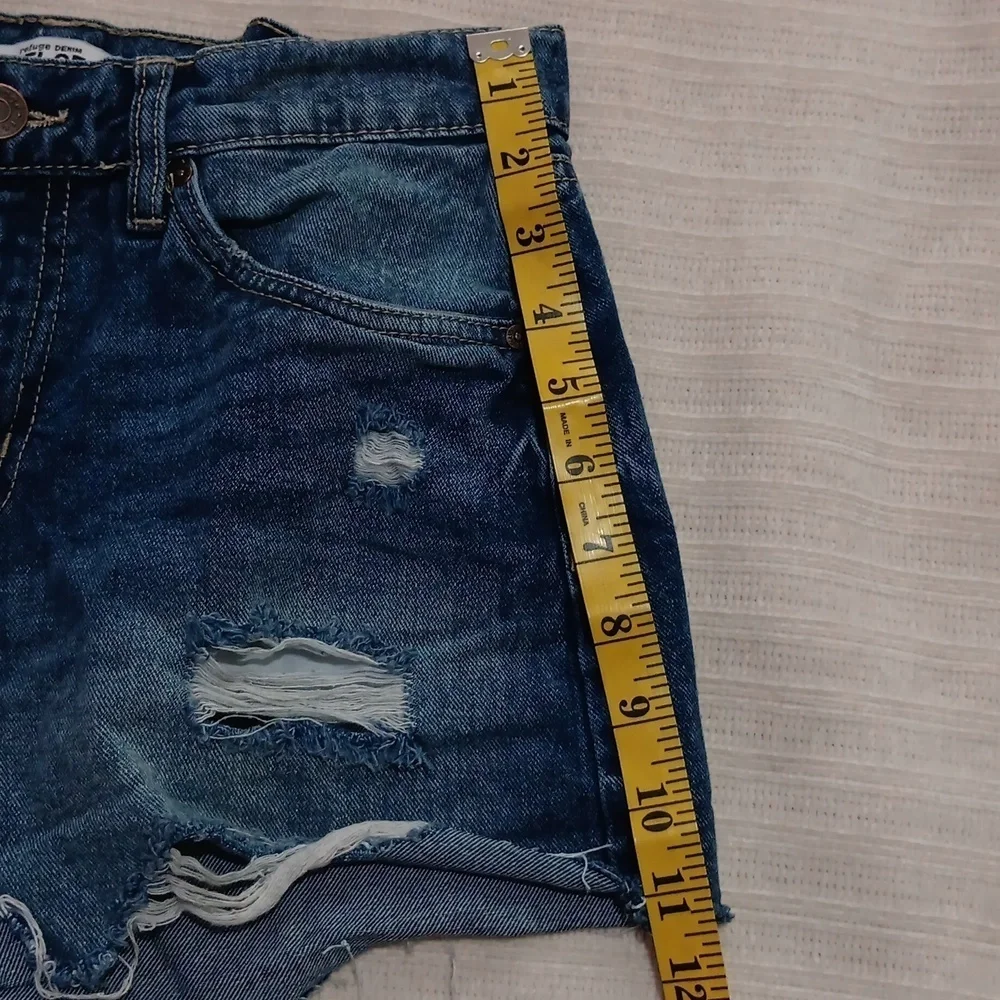 CHELSEA High Rise, Distressed, Cut Off,Clasic 5 Pockets Jean Shorts Size 5